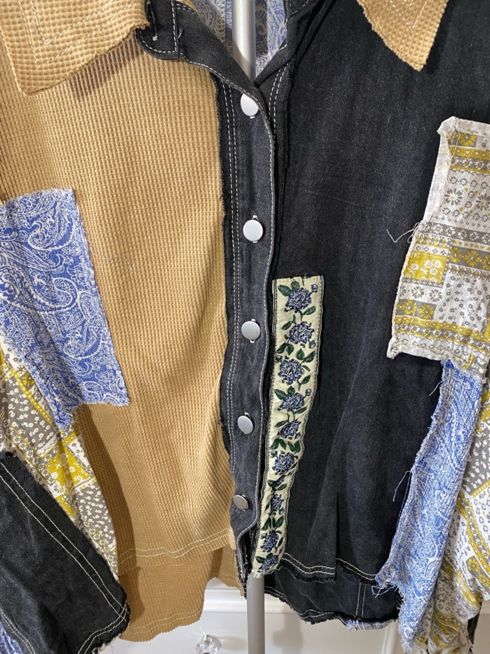 POL Paisley Floral Patchwork Oversized Crop Button-Front Shirt Size Small - Picture 3 of 14